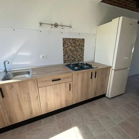 Anna Holidays Lascari