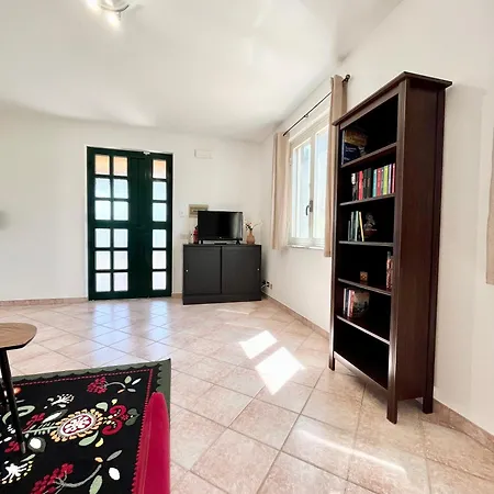 Anna Holidays Lascari